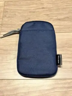 【本日大幅値下セール！新品未使用品】スマホ入れ兼小物入れ(ネイビー)カラビナ付き