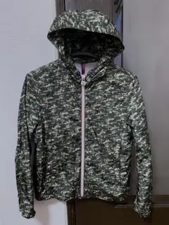 【美品】キッズMONCLER 迷彩柄 フード付きナイロンジャケット120cm