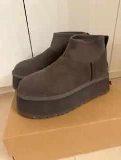 UGG 厚底ブーツ グレーのサムネイル