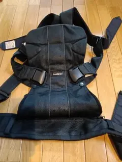 BABYBJÖRN ブラック 抱っこひも　oneのサムネイル