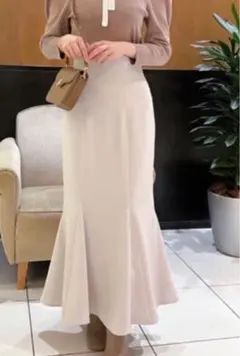 SNIDEL バックサテンマーメイドスカート　アイボリー ロング丈　フレア