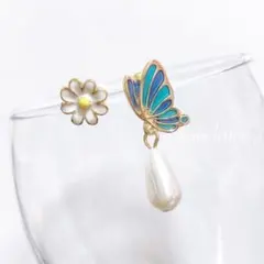 No.720 バタフライデイジーアシメピアス 韓国 蝶々 花 フラワー 春夏