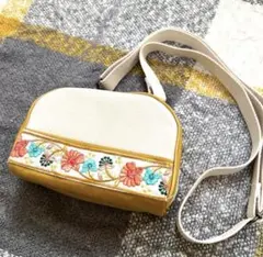 日本製！　こだわりのインド刺繍ポーチ　ショルダー　ウエストバッグ　防水仕様