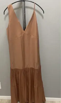 ZARA ザラ　ロングワンピース　ベージュのサムネイル
