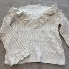 ZARA フリル付きホワイトニットセーター