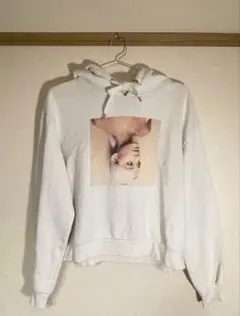 【公式】アリアナグランデ×H&M 短丈フーディー オフホワイトsweetener