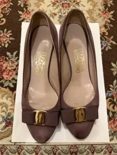 極美品❤箱付き☆フェラガモ【Ferragamo】ヴァラ パンプス 黒 ヴァラ - ウィメンズ | Ferragamo