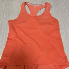 オレンジ タンクトップ スポーツウェア