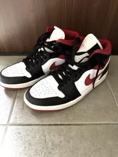 Nike Air Jordan 1 Midのサムネイル