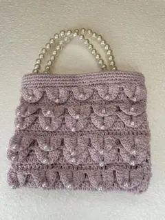 ハンドメイド 】手編み フリルショルダーバッグ ハートチャーム付 