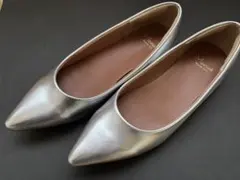 menue シルバー ポインテッドトゥ フラットシューズ