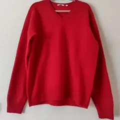 UNIQLO Vネックニット レッド 長袖(メンズSサイズ)