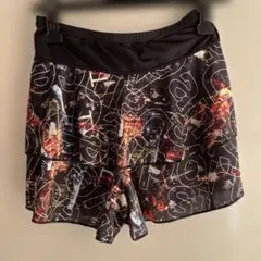 カラフルグラフィックプリント　ランニングウェア　ショートパンツ　Mサイズ