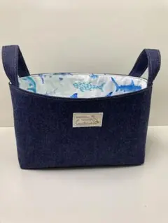 【新品】【手作り】【未使用】デニム布バスケット　（内側の水族館柄が楽しい）