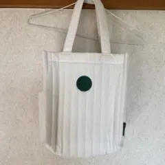 starbucks のグリーンのハッチホワイト キルティング トートバッグ