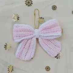 リボンモチーフのキーホルダー　ピンク×ホワイト