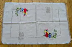 刺繍入り テーブルクロス ベージュ