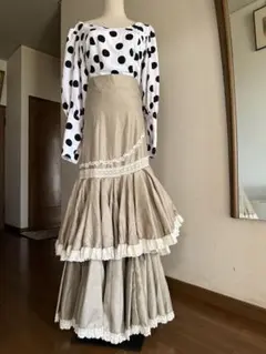 フラメンコ　ファルダ　パルパデオ　ベージュ　カーキ　新品　未使用　スカート フラメンコ ファルダ パルパデオ ベージュ カーキ 新品 未使用