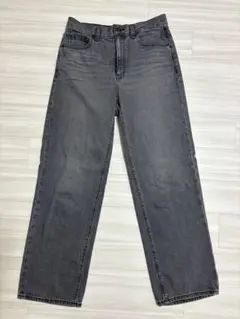 gu ハイライズストレートジーンズ