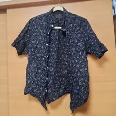 半袖シャツ 黒と白の円形模様
