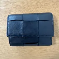 【BOTTEGA VENETA】ブラックレザー三つ折り財布