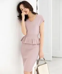 ペプラムニットワンピース