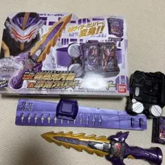 仮面ライダーセイバー 変身ベルト DX闇黒剣月闇&邪剣カリバードライバー