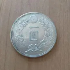 【メルカリ内 最安値】新1円銀貨(大型）明治15年 希少 極美品 1円銀貨 明治15年 特年 一圓銀貨 一円銀貨 銀貨古銭