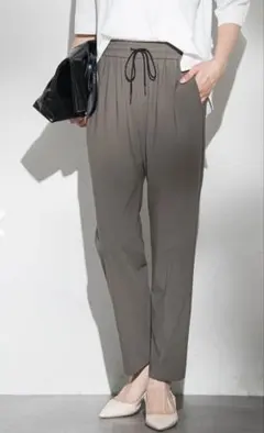 LAUTREAMONT Active Beautyテーパードパンツ　42のサムネイル