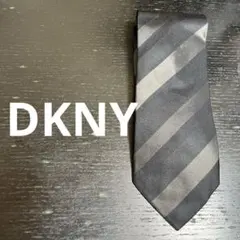 【 7201番】DKNY グレーとブラックのストライプネクタイのサムネイル