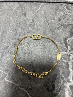 VALENTINO ブレスレット ゴールドカラー Vロゴ