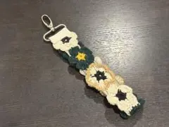 【美品】値下げ‼️ベイフロー　フラワーモチーフ　ハンドストラップ