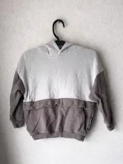 フード付きトレーナー