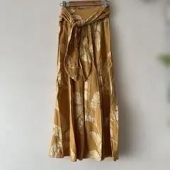 H&M マスタード葉柄フレアスカート XS/Pのサムネイル