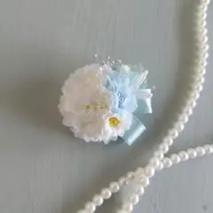 白のお花に小花を合わせて　子供　キッズ　コサージュ　ブローチ　入学式　入園式