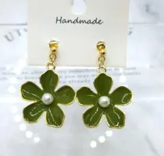 ハンドメイドNo.296　グリーンフラワーピアス