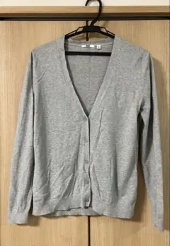 ユニクロ　ライト　Vネックカーディガン