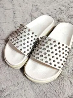 ⭐ルブタン⭐スタッズ付きホワイトスライドサンダル