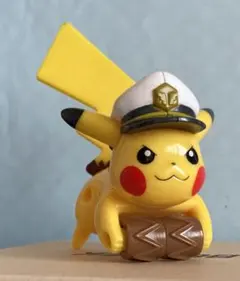 ピカチュウ警察官フィギュア，マクドナルドハッピーセットおまけポケモン関連２点他