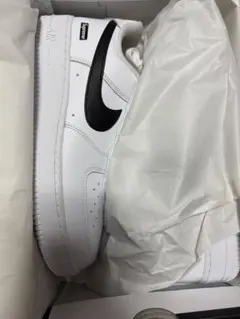 Supreme × Nike Air Force 1 White/Blackのサムネイル
