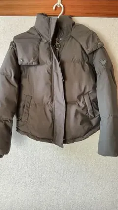 フード付きグレーダウンジャケット