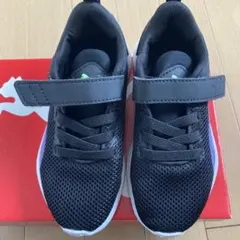 新品　Puma ブラック スニーカー ベルクロ　17センチ