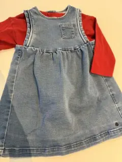 デニムジャンバースカートと赤シャツセット