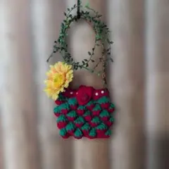手編みのストロベリーデザインバッグ