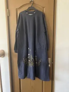 スーパーハッカ　ネイビー 花柄刺繍 長袖カットソーワンピース