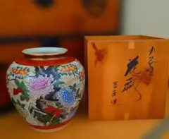 沈香壺　飾り壺　九谷焼　赤絵　輸出用九谷　九谷吉臣　希少 沈香壺 飾り壺 九谷焼 赤絵 輸出用九谷 九谷吉臣 希少