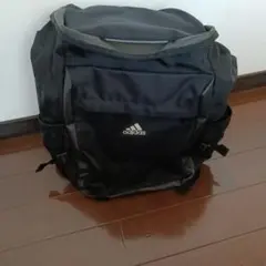 adidas ブラックリュック・バックパック