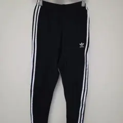 adidas ブラック ジョガーパンツ サイドストライプ