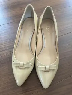 Pittiピッティ/ベージュ リボン付きパンプス23cm 2E