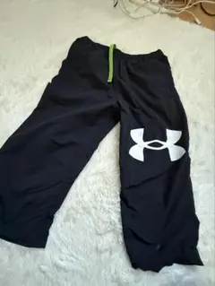 Under Armour 黒 ハーフパンツ 140cm